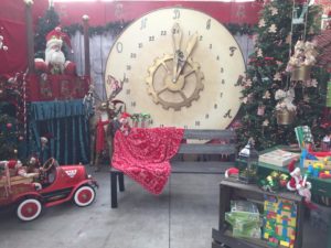 Take Family Photos in the FREE Seasonal Backdrop @ Carolina Ace Hardware | Hendersonville | North Carolina | United States